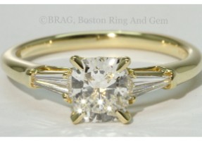 Three stone baguette ring in Yellow gold
