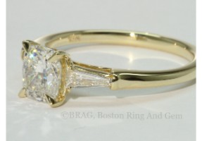 Three stone baguette ring in Yellow gold