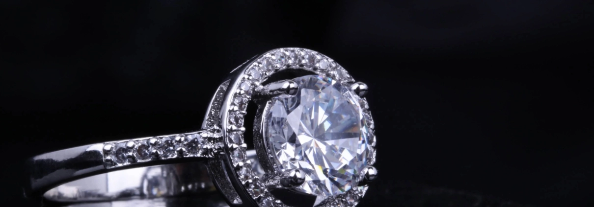 Ring in 2025 with the perfect proposal: How to choose an engagement ring