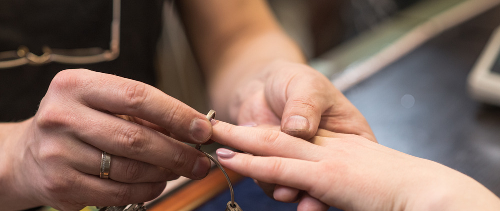 The Art of the Perfect Fit: How Your Engagement Ring Should Actually Feel